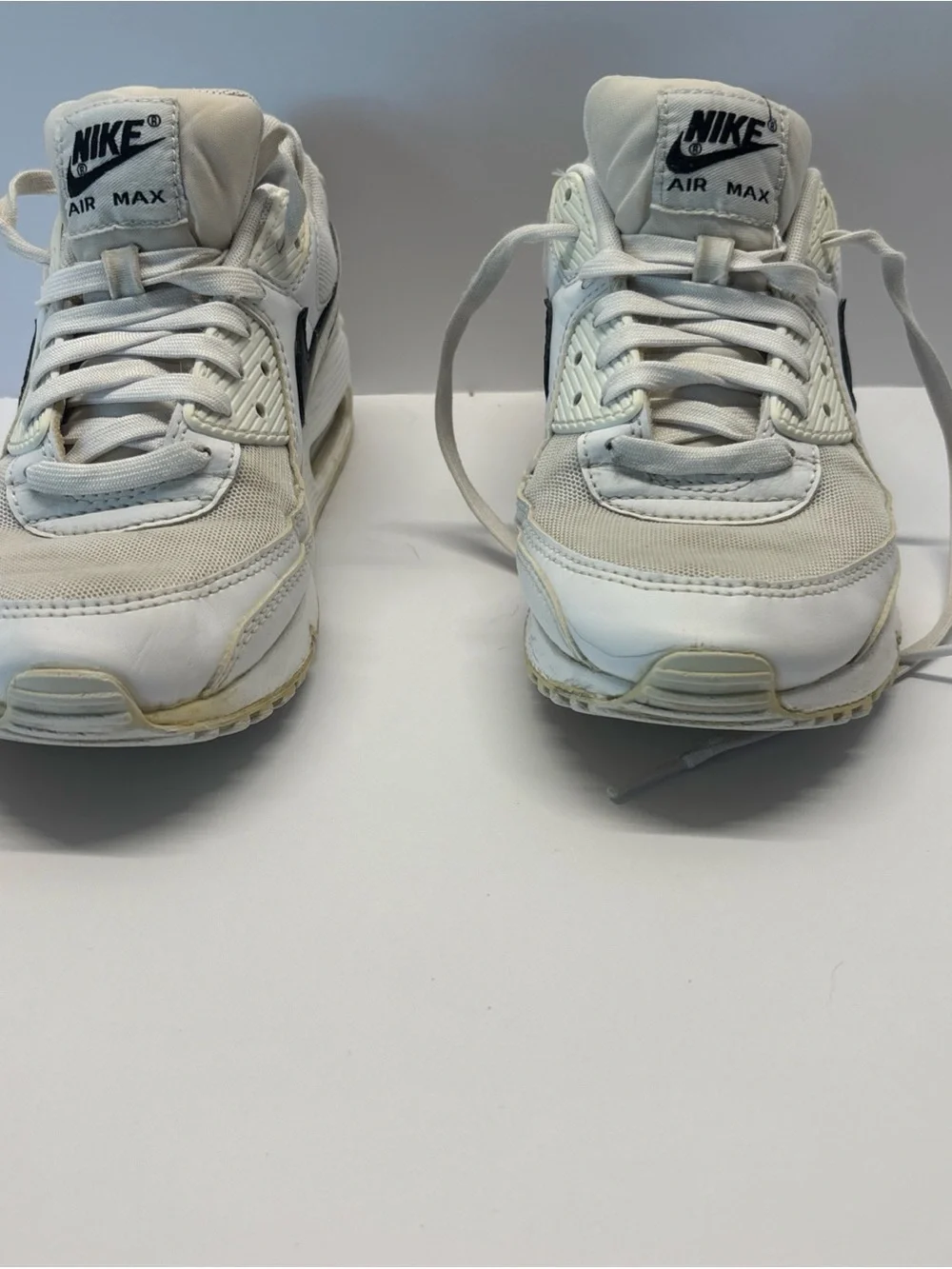 Nike White and Black Air Max Retro Runner men’s size 8.5 women’s size 10